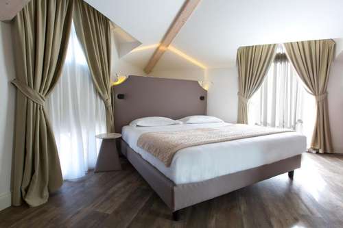 www.hotelalcampanile.it