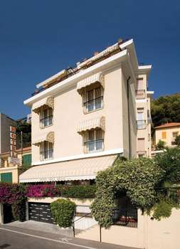 www.hotelvillagiulia.net