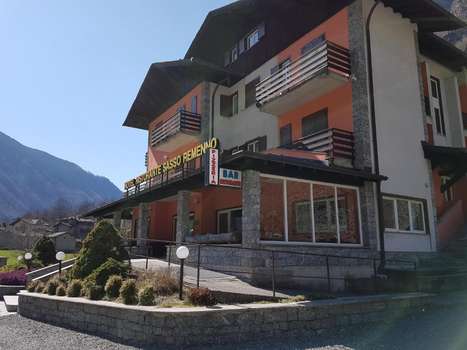 www.hotelsassoremenno.it