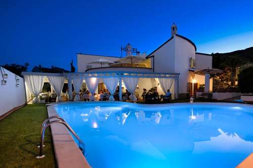 www.laragostahotel.com