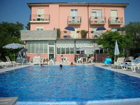 www.hotelcamasawalsa.com