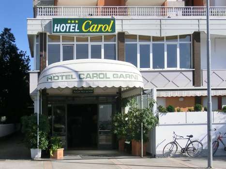 www.hotelcarolgrado.com