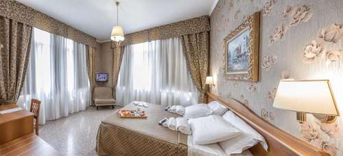 www.hotelsorrisolucera.it