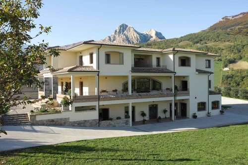 www.albergolocandadelparco.it