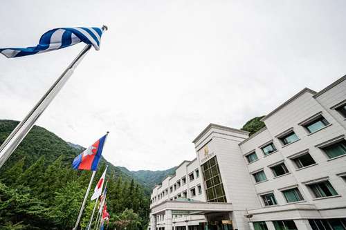 www.hotelgeumosan.com