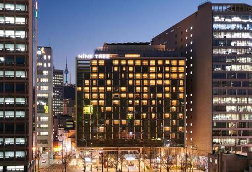 www.ninetreehotel.com