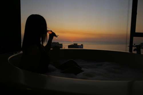 www.sunrisehotellb.com
