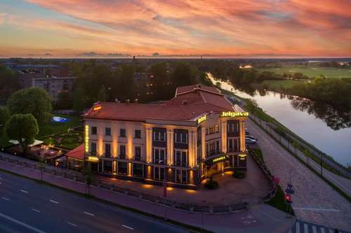 www.hoteljelgava.lv