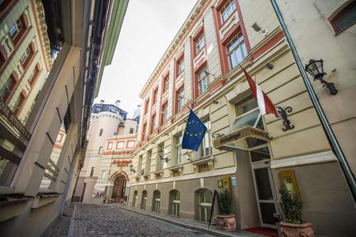 www.hotelgutenbergs.lv