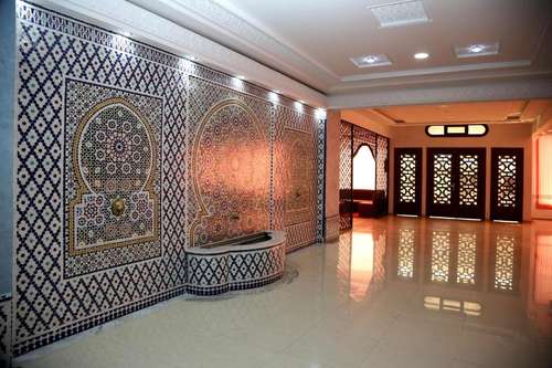 www.hotel-al-madina.com