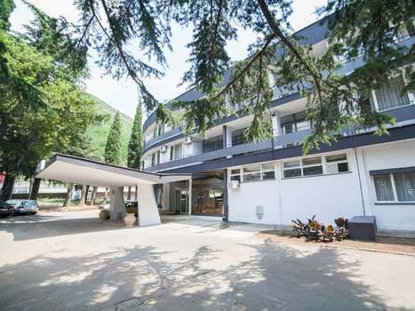 www.hotelparkbudva.com