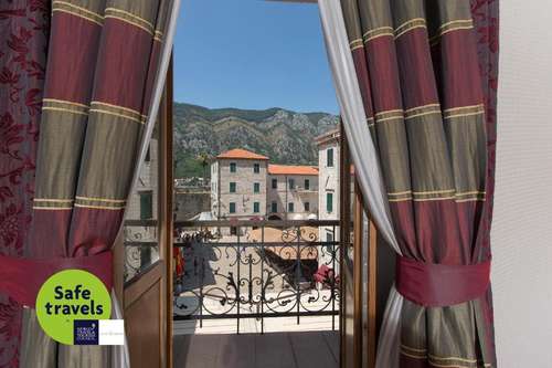 www.hotelvardar.com