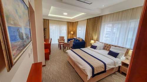 www.hotelmontenegrino.com
