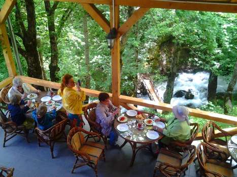 www.ravnjak-hotel.com