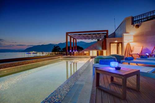 www.larochehotel.me