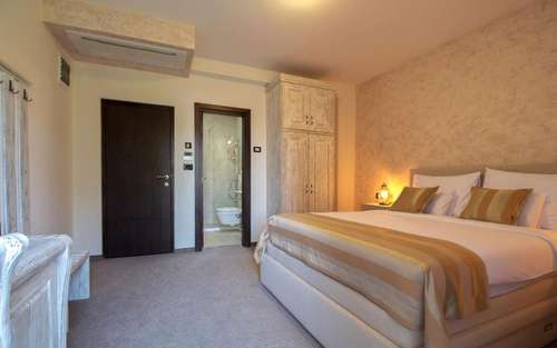 www.hotelhelada.me