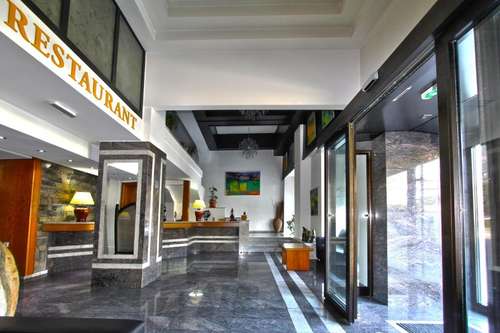 www.lirakhotel.mk