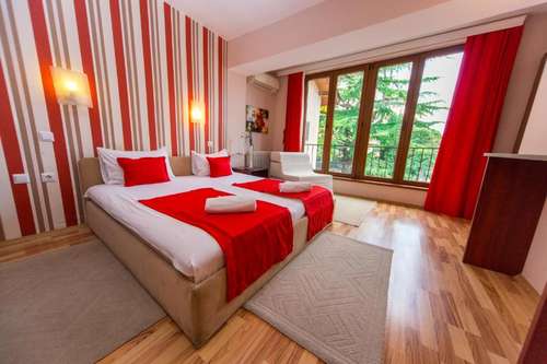 www.hotelpine.com.mk