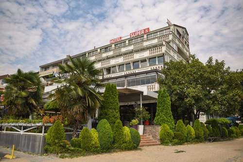 www.hotelsuper8.com.mk