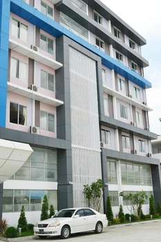 www.hotelbroadwayygn.com