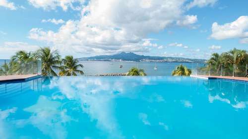 www.hotel-bakoua.fr