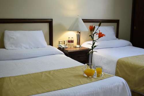 www.hotelposadalafuente.com
