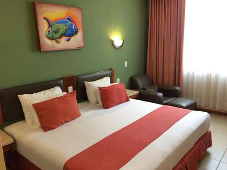 www.hotelenriquez.com