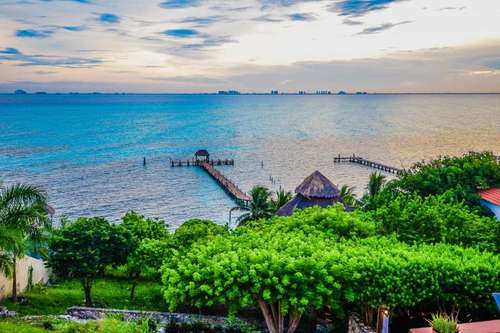 www.hotelcasasuenos.com