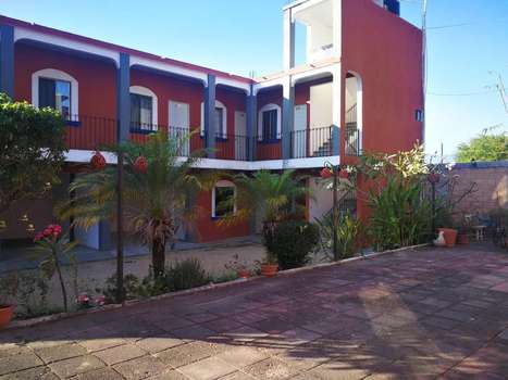 www.casazoquecolonial.com