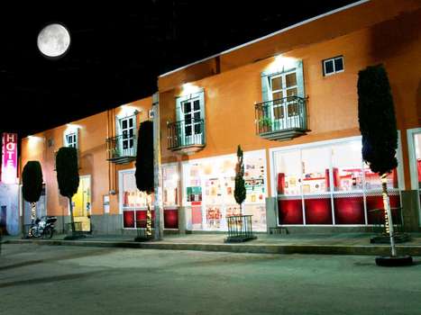 www.hotelazucena.com