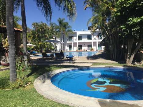 www.lajoyadellago.com