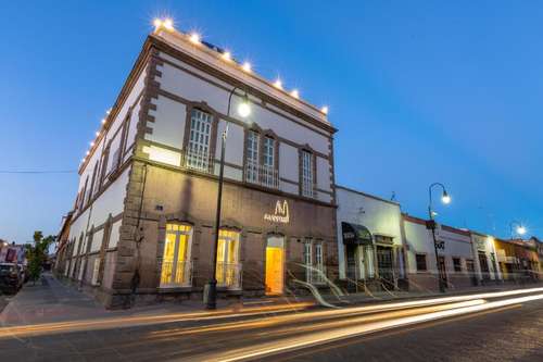 www.hotelsantosi.com