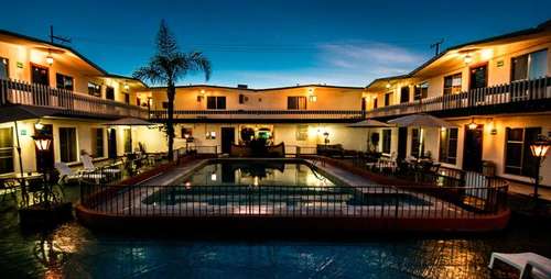 www.hotelsuitesmalena.com