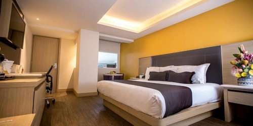 www.hotelplazapoblana.com