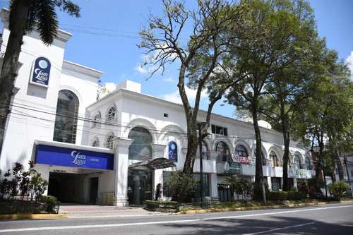 www.hotelclaraluna.com