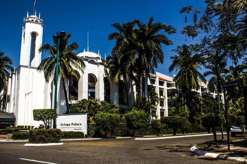 www.ixtapapalacehotel.com