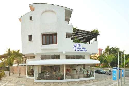 www.hotelsuitesixtapaplaza.com