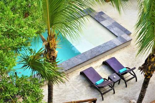 www.lapuertaazulholbox.com