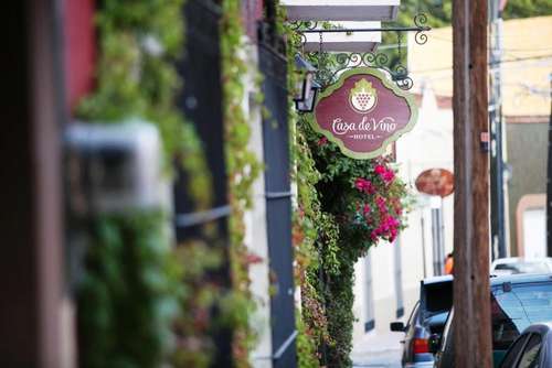 www.hotelcasadevino.com