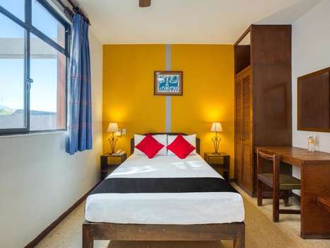 www.hotelparadorcrespo.com