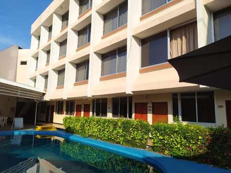 www.hotelcabildos.com