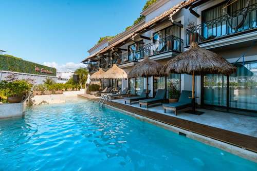 www.hotelcaribbeanparadise.com