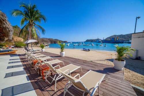 www.hotelmarinahuatulco.com