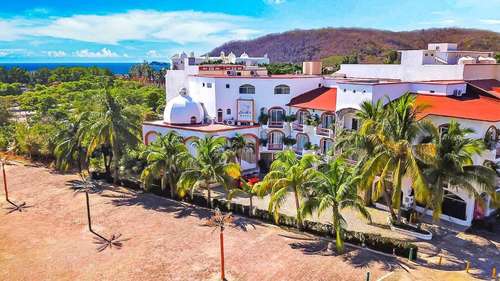 www.hotelbahiahuatulco.com