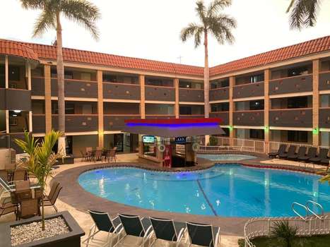 www.hotellafinca.com.mx