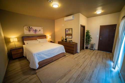 www.californiacomfortandsuites.com