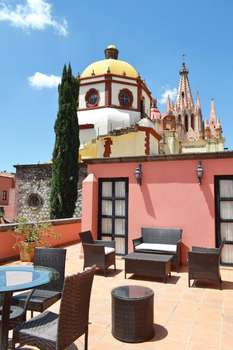 www.casarosadahotel.com