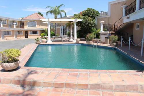 www.hotellavillatorreon.com