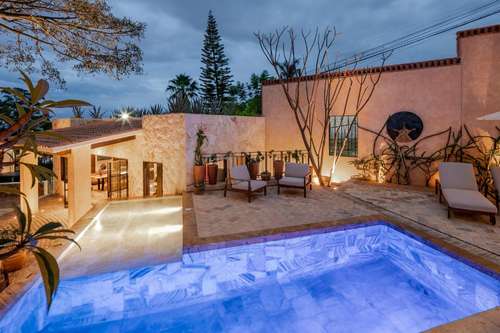 www.hotelcasasantoorigen.com