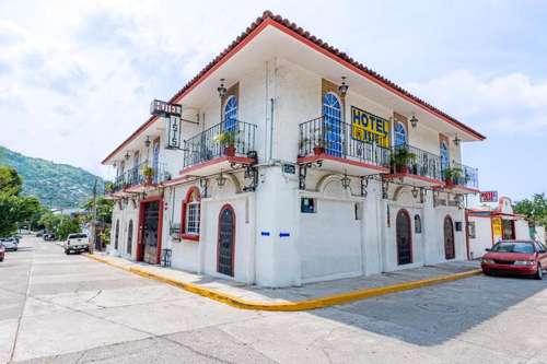 www.hotelisiszihuatanejo.com